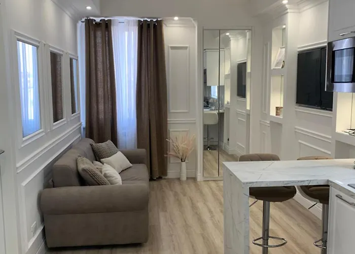 6 Al Apartment *