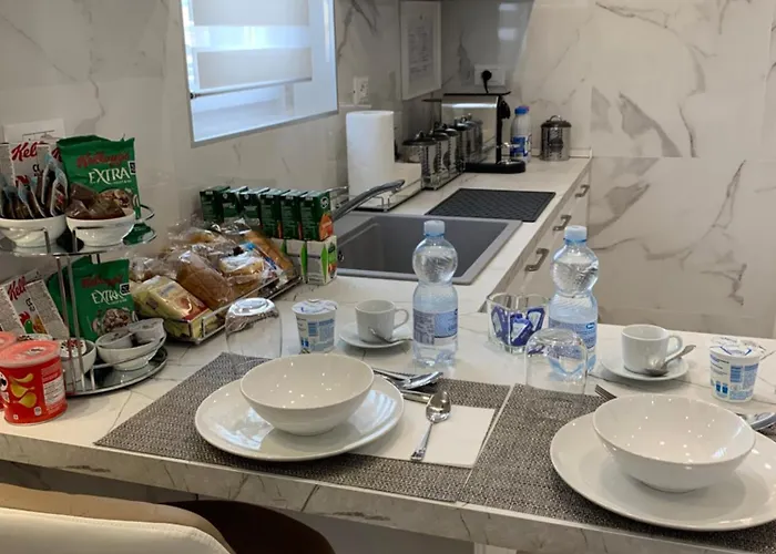 6 Al Apartment
